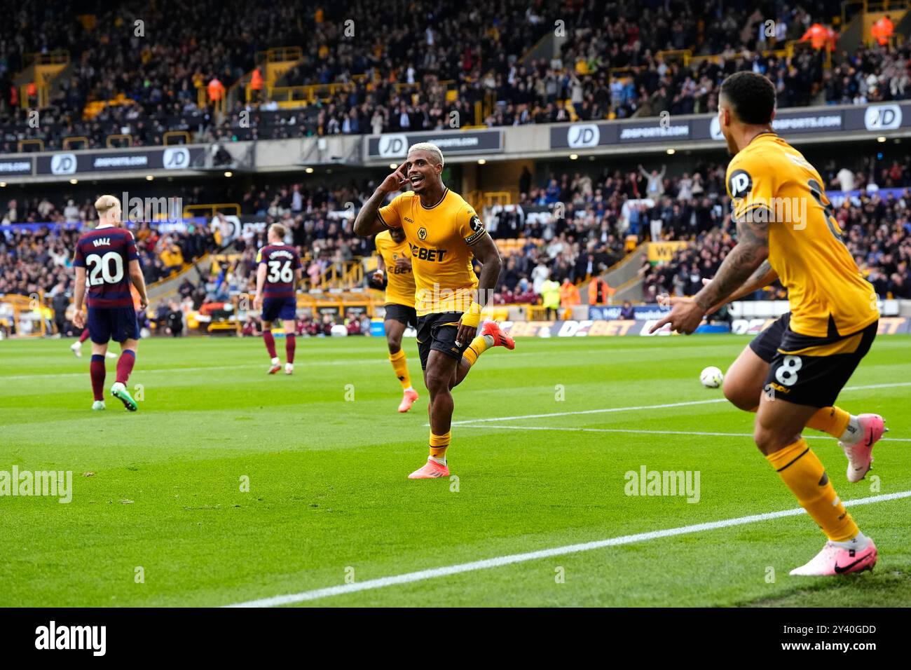 Wolverhampton Wanderers' Mario Lemina (centre) celebrates scoring their ...