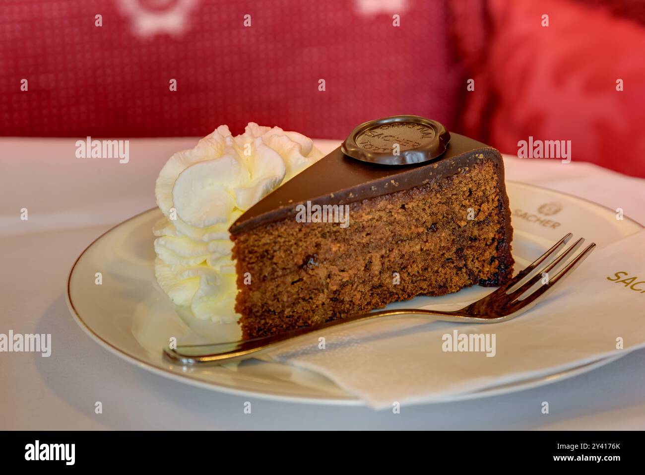 Wien, Hotel Sacher, Cafe, Sachertorte // Vienna, Hotel Sacher, Cafe ...
