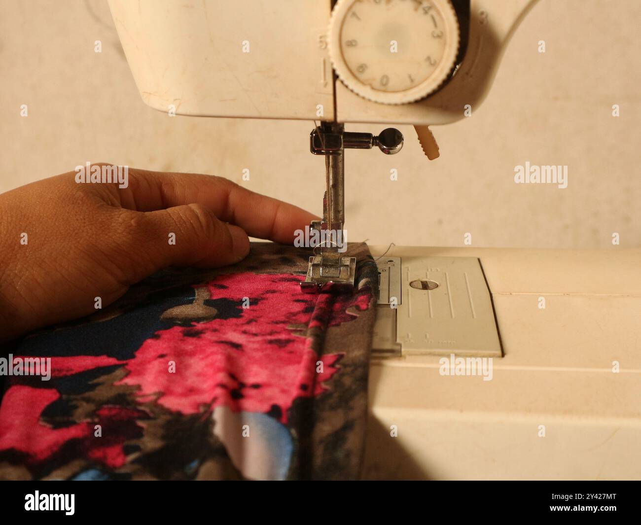 Professional tailor using sewing machine hi-res stock photography and ...