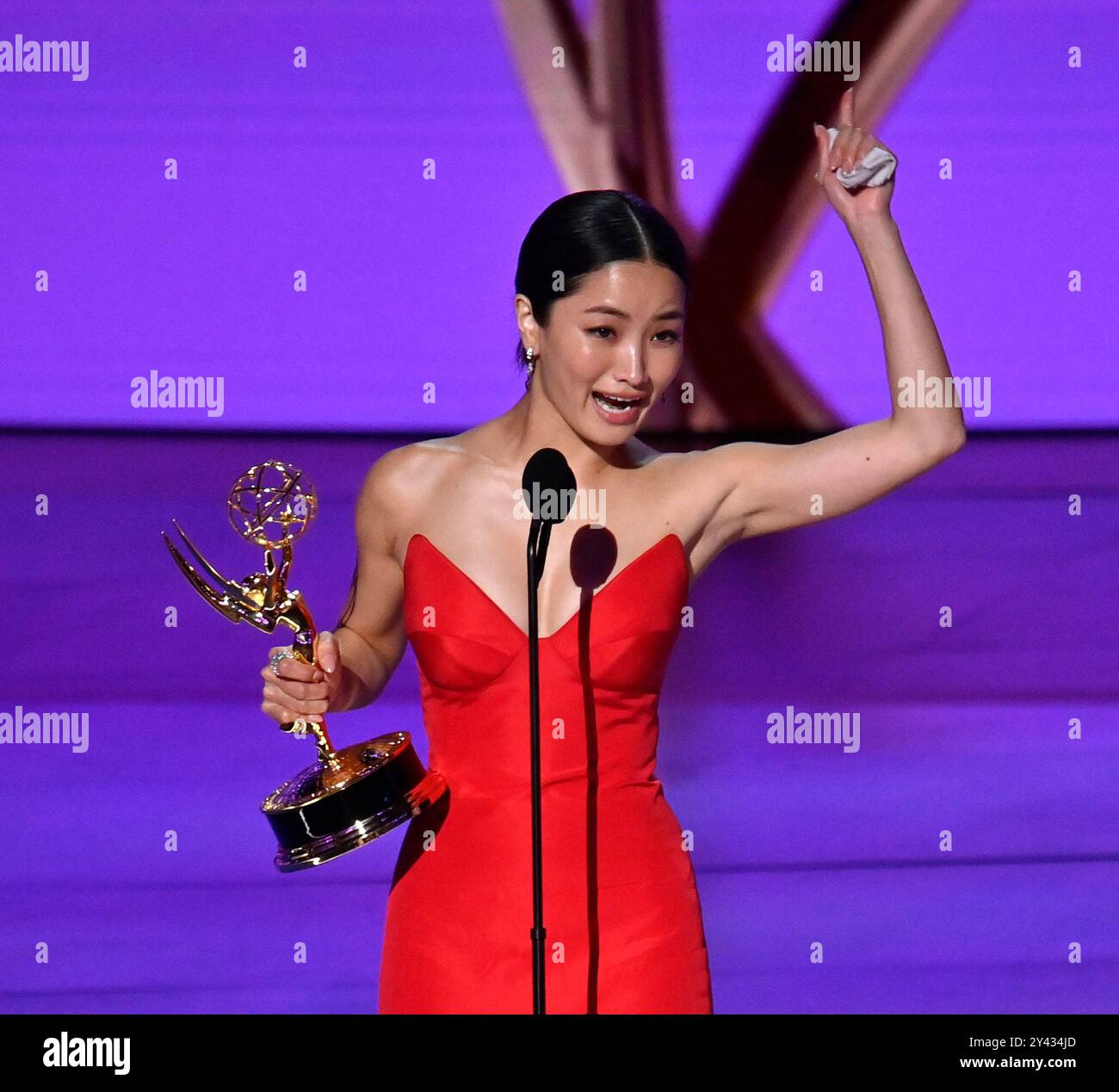 Los Angeles, United States. 15th Sep, 2024. Anna Sawai accepts the