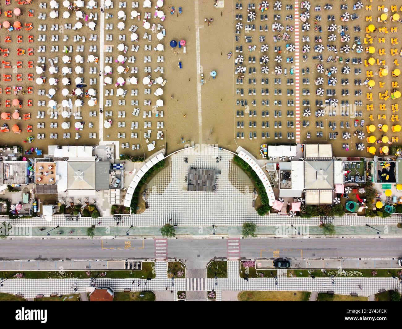 Aerial view sandy beach sunbeds hi-res stock photography and images - Alamy