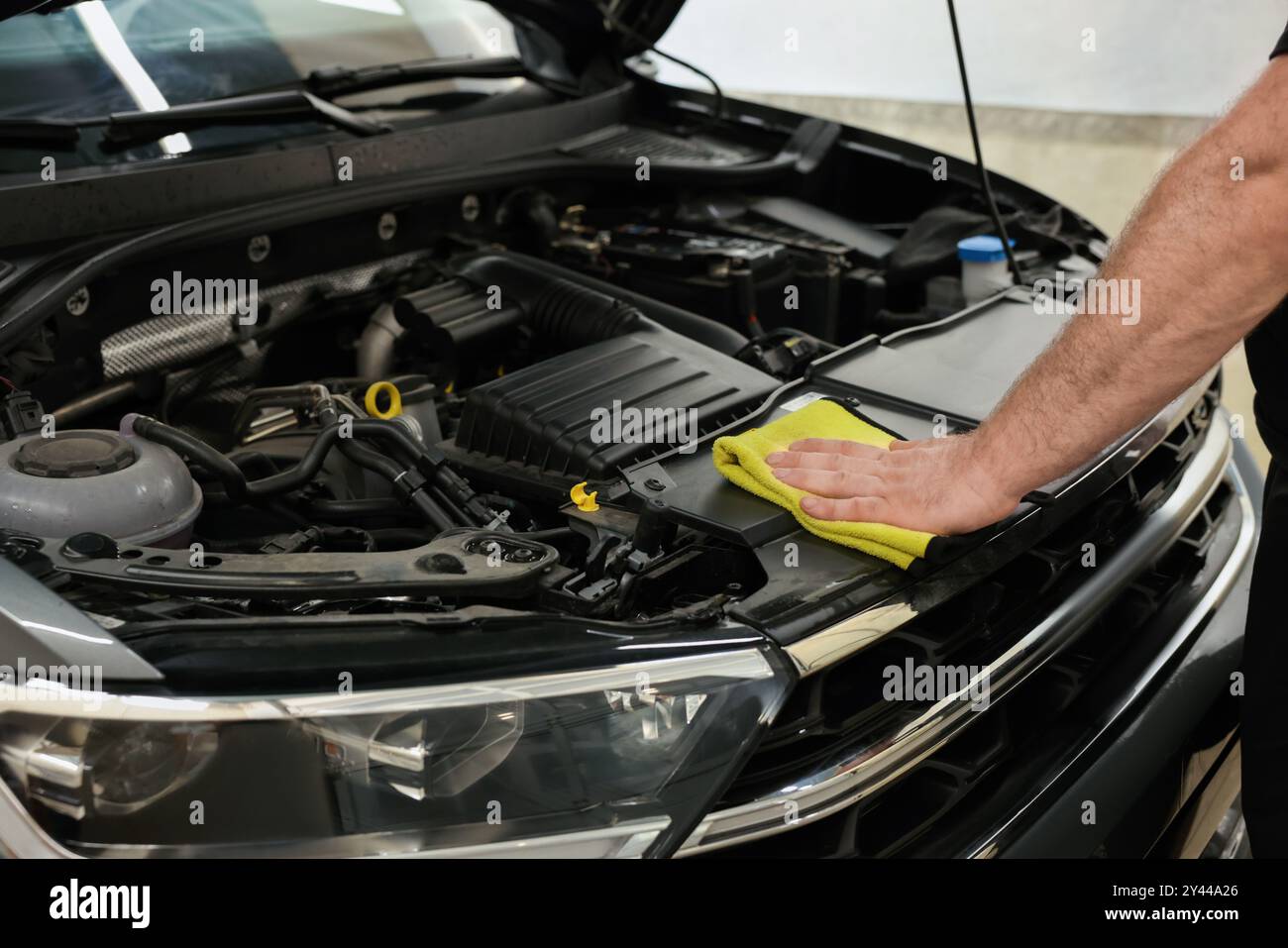 Clean Rags Engine Car detailing maintenance cleaning engine hi-res stock photography and ...