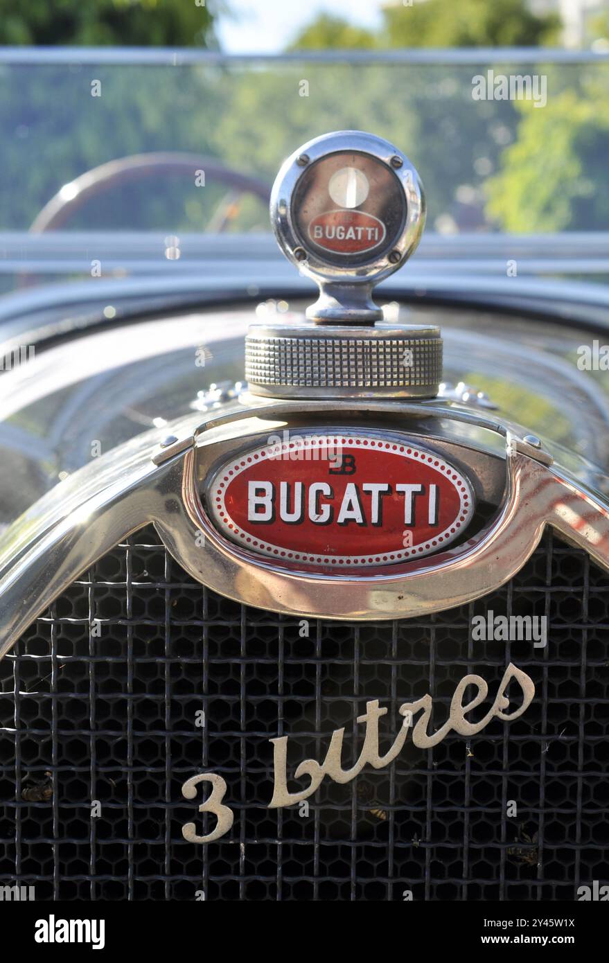 Red bugatti hi-res stock photography and images - Alamy