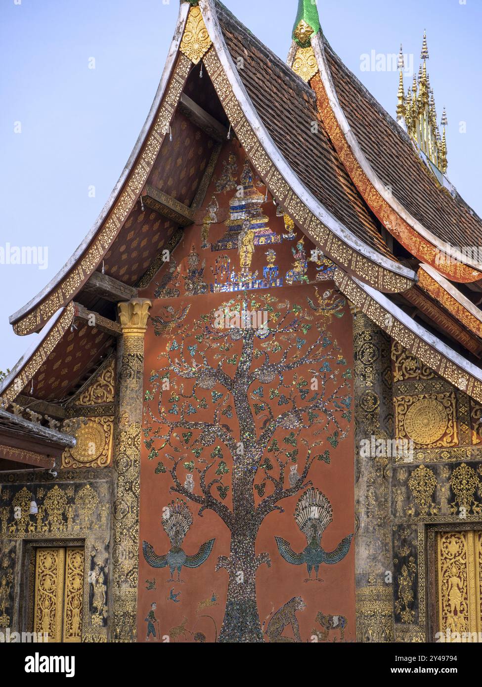 Xieng Tree LAOS, LUANG PRABANG, VAT XIENG THONG TEMPLE, ITS SIM WITH A TREE OF ...