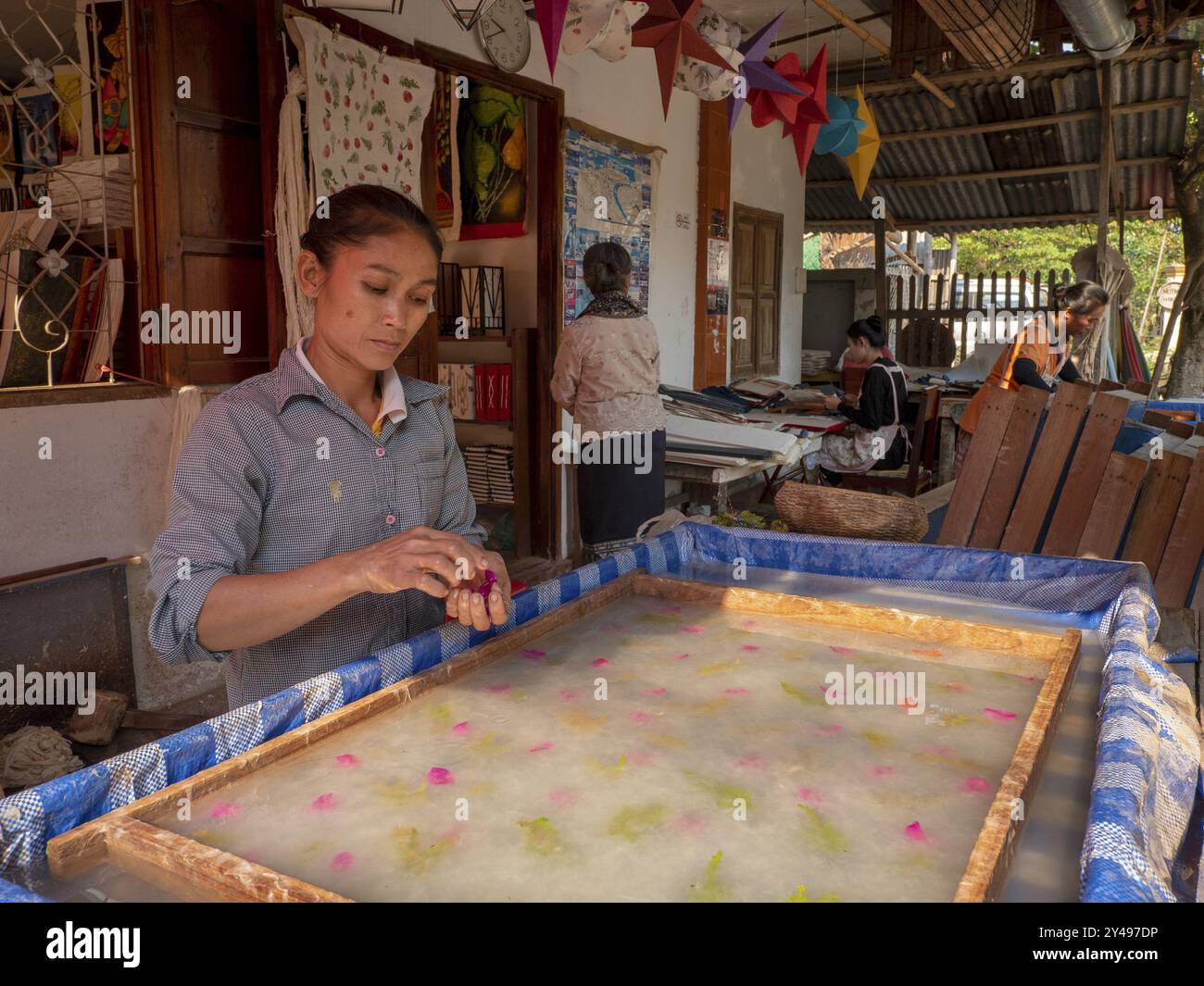 LAOS, LUANG PRABANG, PRODUCTION OF VEGETABLE FIBER-BASED PAPER Stock Photo