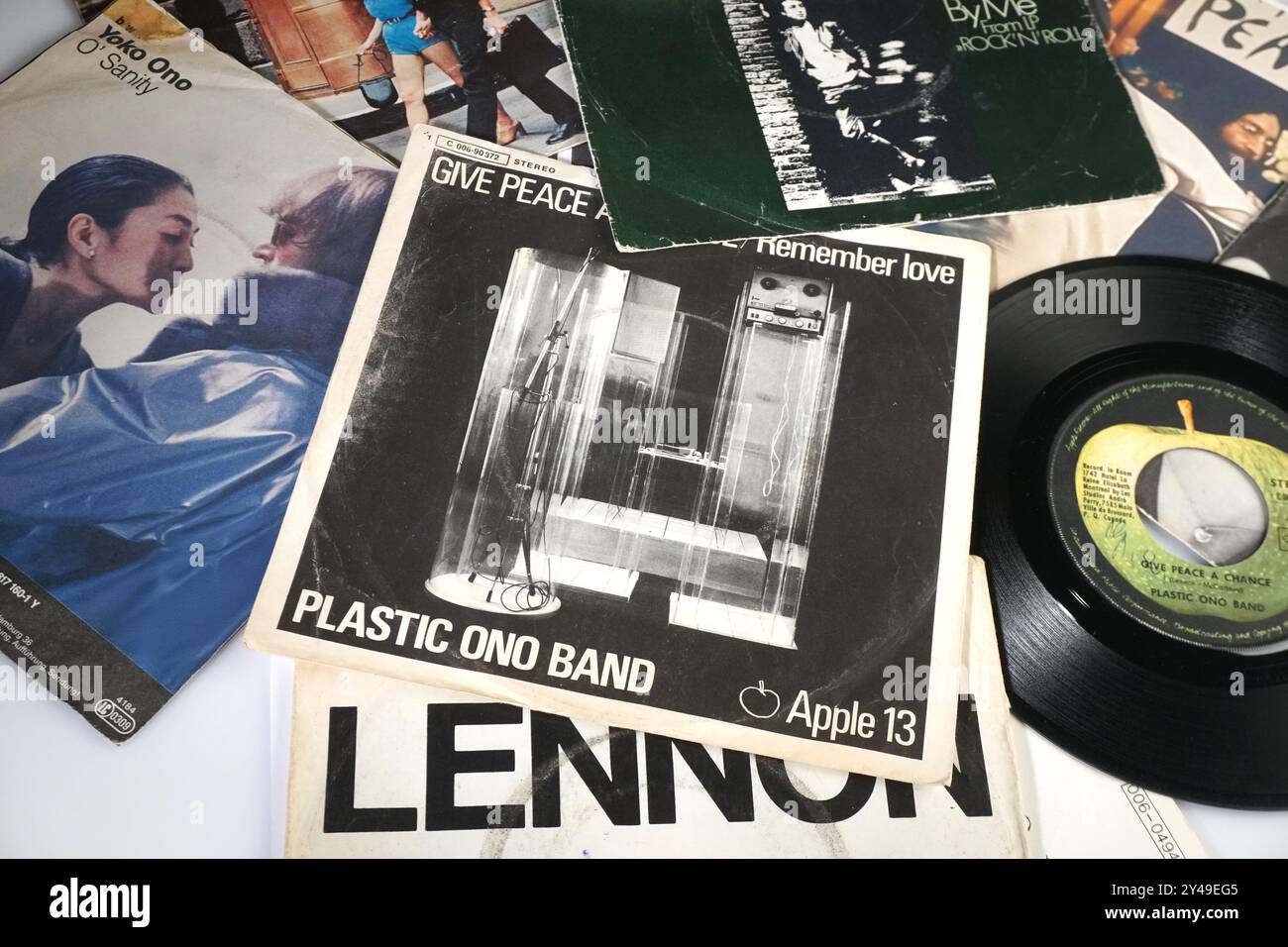 Give peace a chance record hi-res stock photography and images - Alamy