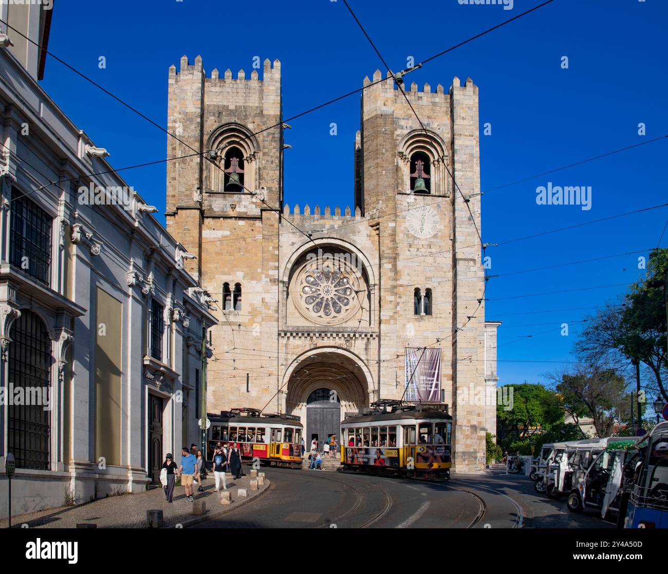 The Lisbon tram on the streets of Alfama, Lisbon, Portugal Stock Photo