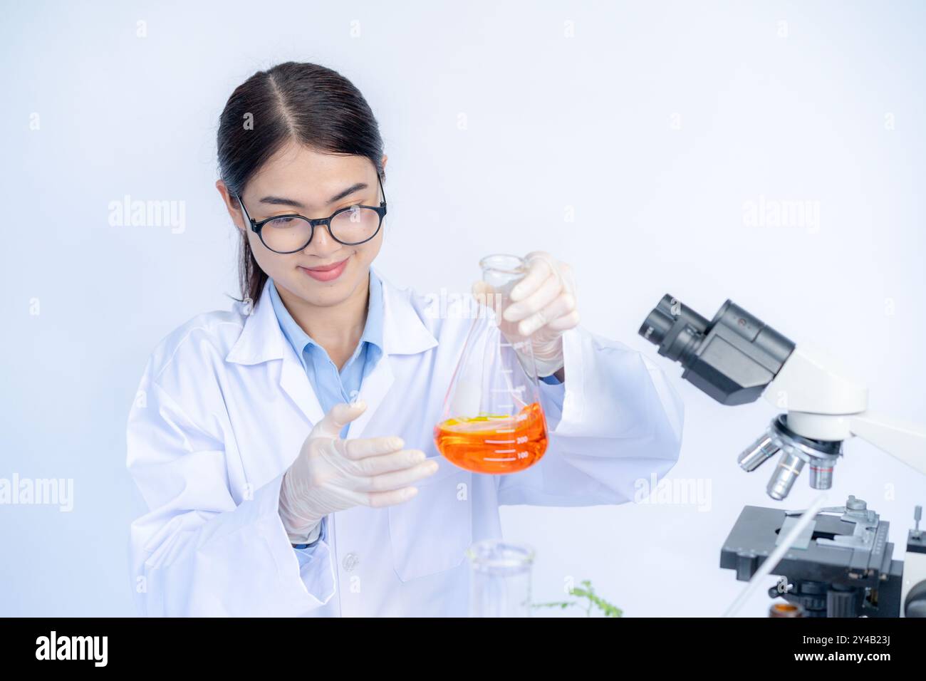 A female scientist conducting experiments in the lab Stock Photo - Alamy
