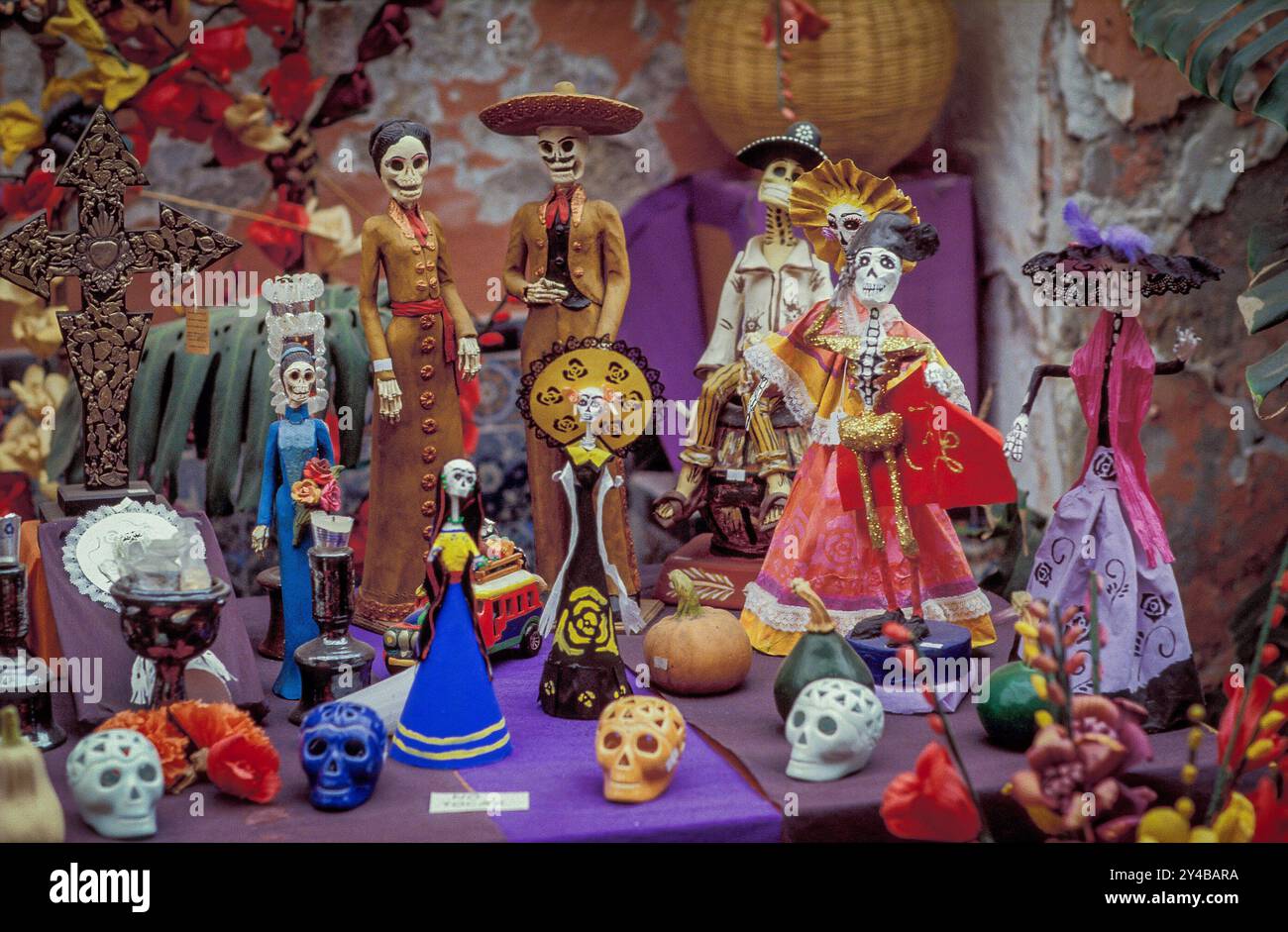 Mexico, Queretaro. Souvenirs for Dia de los Muertos (Day of the Dead) exposed in a shopwindow. Stock Photo