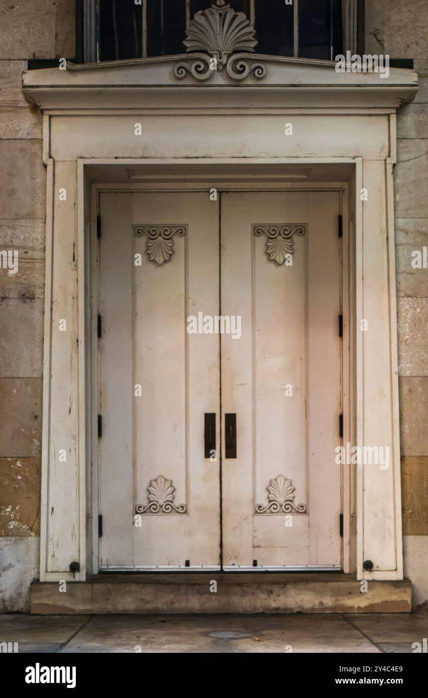 Stone block building hi-res stock photography and images - Alamy
