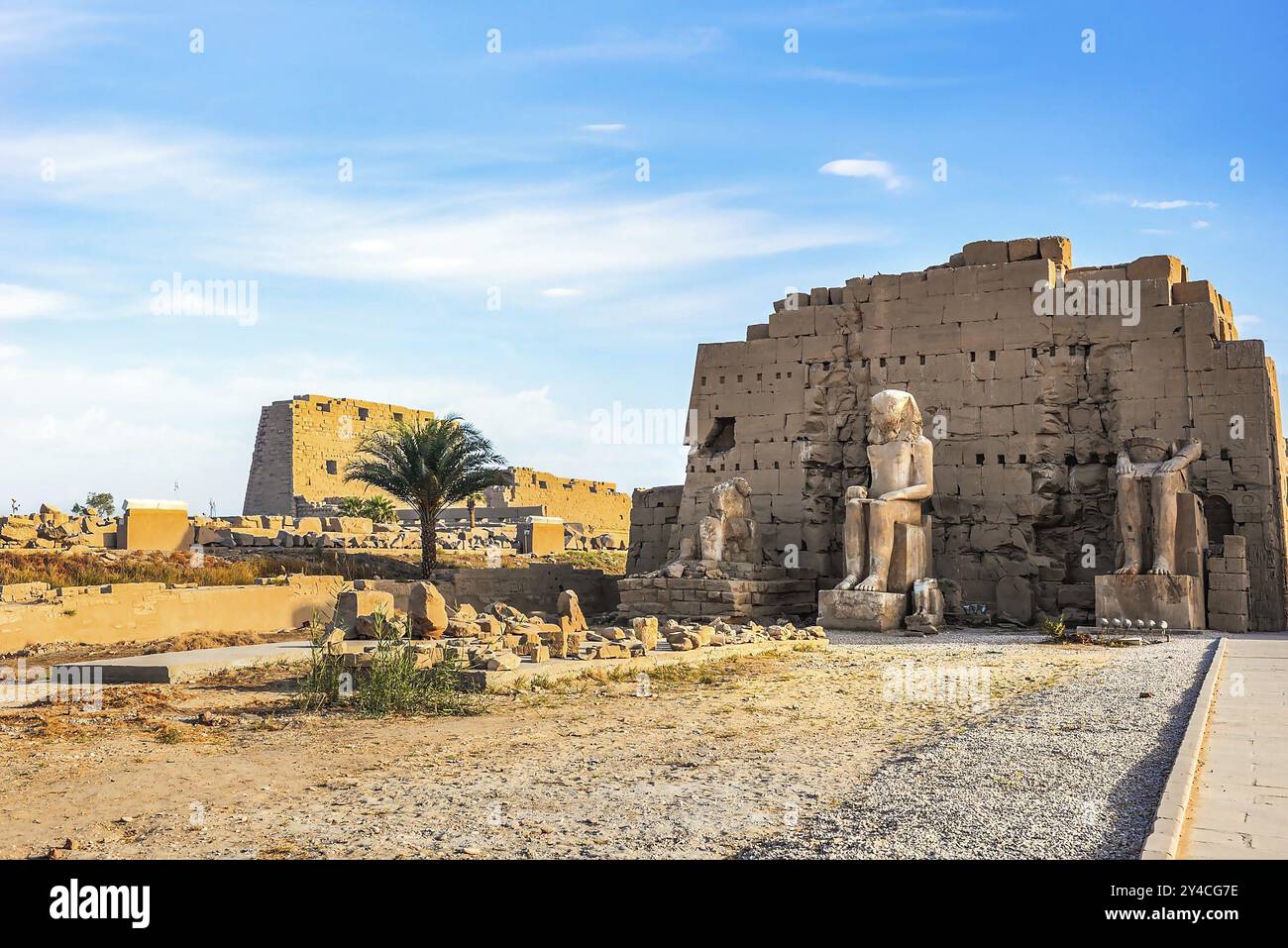 Wrecked statues hi-res stock photography and images - Alamy