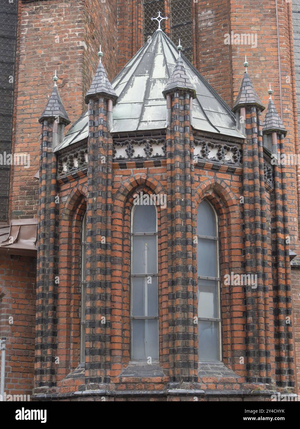 Pointed arch windows hi-res stock photography and images - Alamy