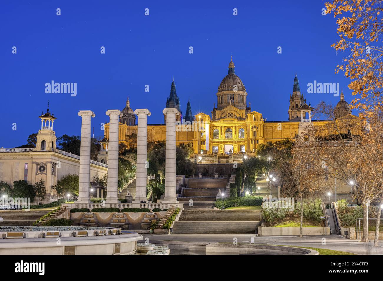 Night view national palace hi-res stock photography and images - Alamy