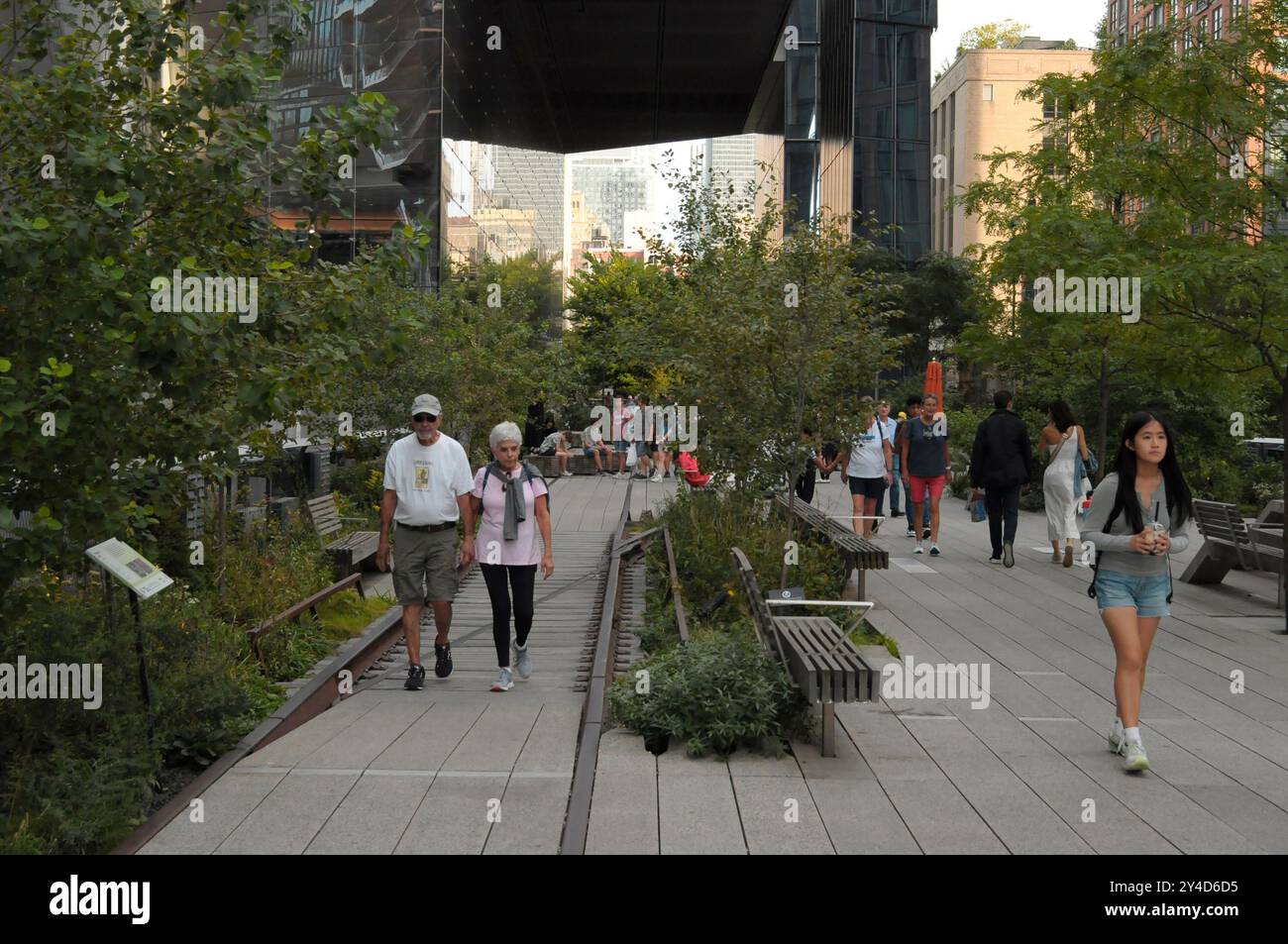 People walk on the High Line in Manhattan, New York City Stock Photo ...