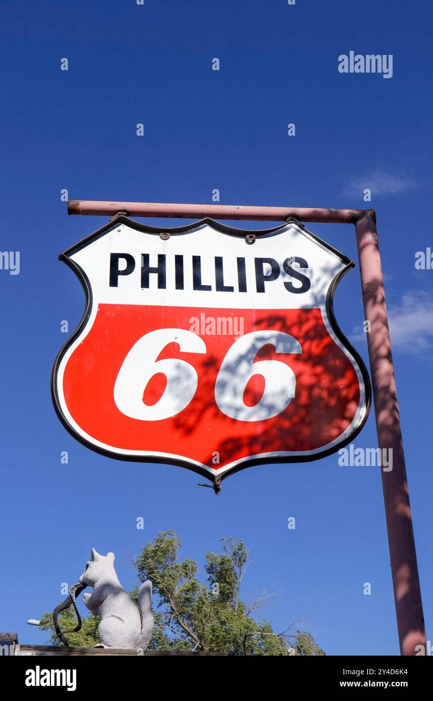 Phillips 66 sign hi-res stock photography and images - Alamy