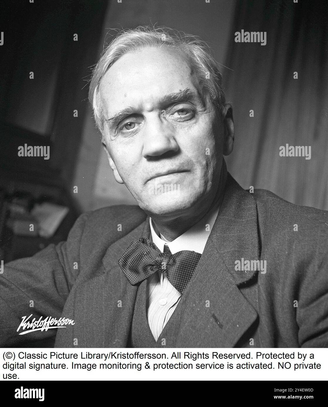 Sir Alexander Fleming 1945. 6 August 1881 - 11 March 1955, Scottish physician and microbiologist, best known for discovering the world's first broadly effective antibiotic substance, which he named penicillin. His discovery in 1928 of what was later named benzylpenicillin (or penicillin G) from the mould Penicillium rubens has been described as the 'single greatest victory ever achieved over disease'.  For this discovery, he shared the Nobel Prize in Physiology or Medicine in 1945 with Howard Florey and Ernst Boris Chain. Pictured in the autumn of 1945 in his home. KG Kristoffersson ref S10-1. Stock Photo