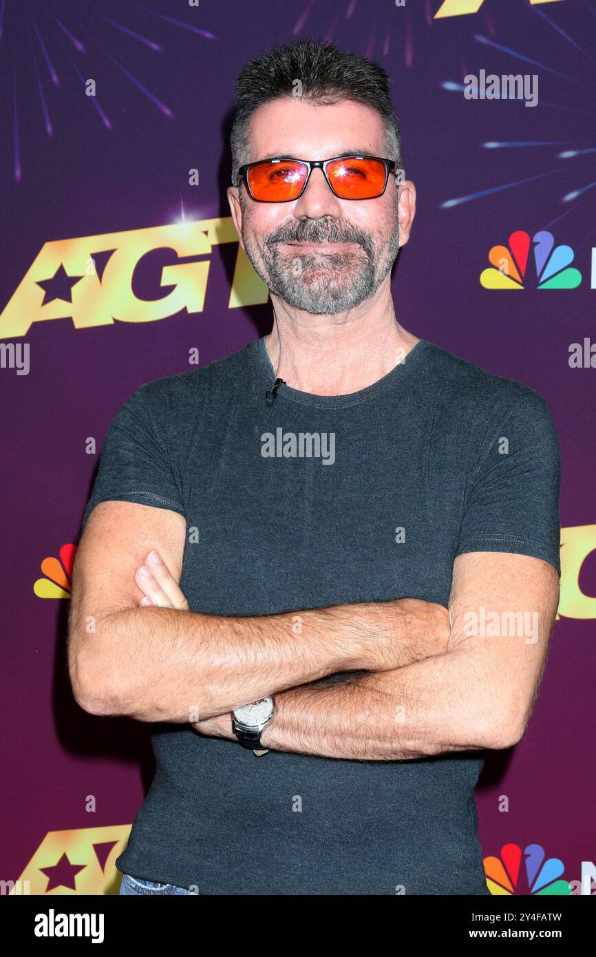 Left to right simon cowell hi-res stock photography and images - Alamy