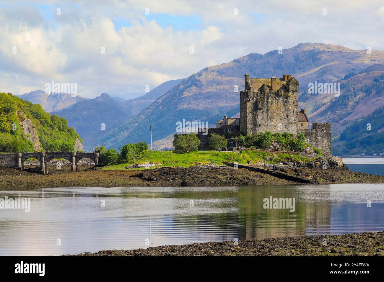 13thc castle hi-res stock photography and images - Alamy