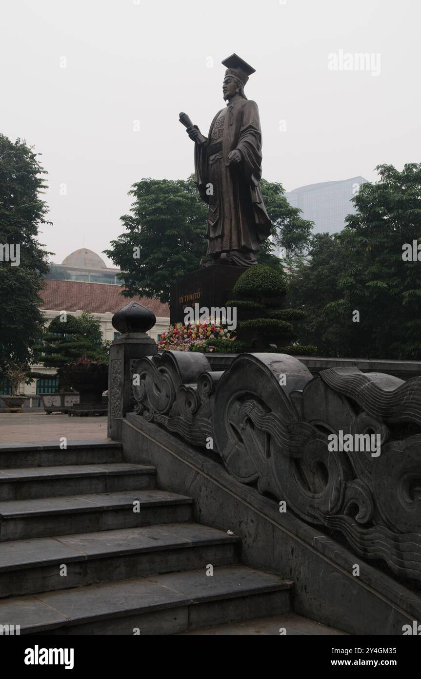 Ly Thai To Statue Hanoi Vietnam // HANOI, Vietnam — Statue of Emperor Ly Thai To (974-1028), founder of the Ly Dynasty and the city of Hanoi, located near the Old Quarter. The monument commemorates the ruler who moved Vietnam's capital to Hanoi, then called Thang Long, in 1010. Stock Photo