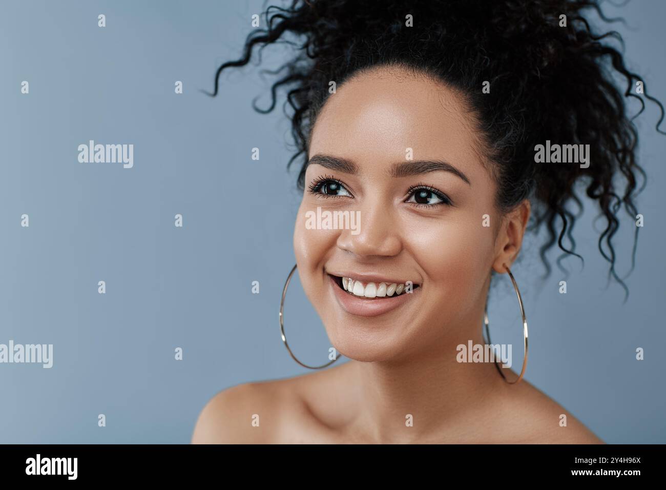 Curly black hair hi-res stock photography and images - Alamy