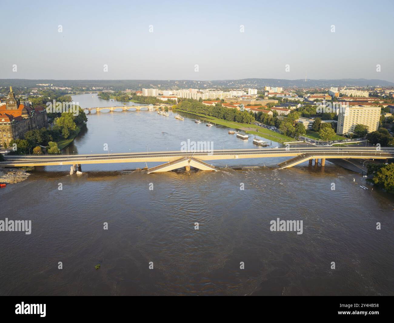 A section of the Carola Bridge has collapsed for unknown reasons. Over ...