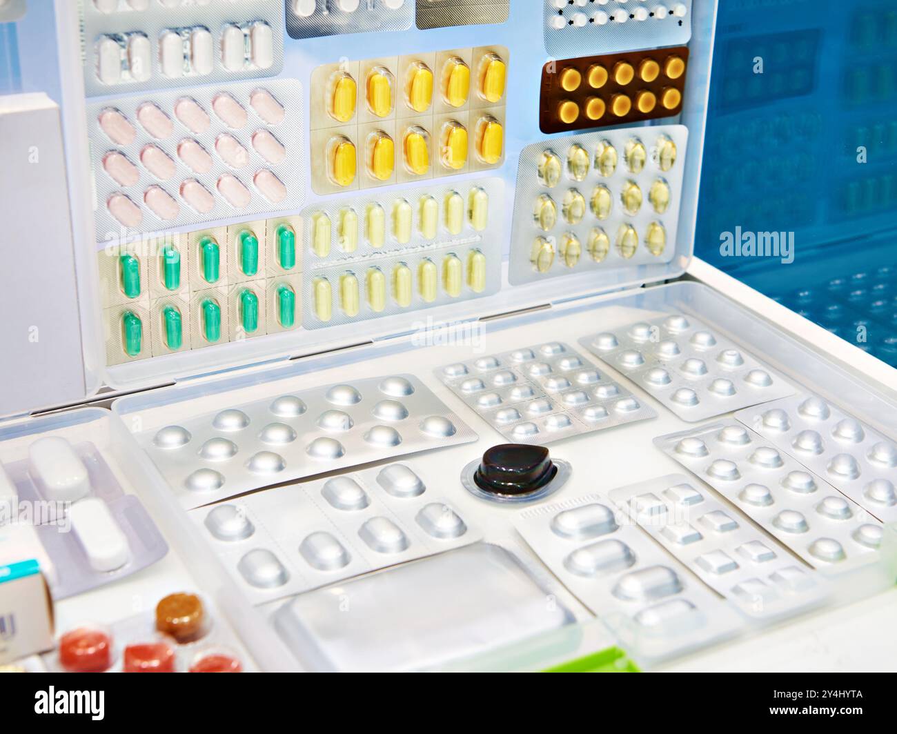 Plastic blister hi-res stock photography and images - Alamy