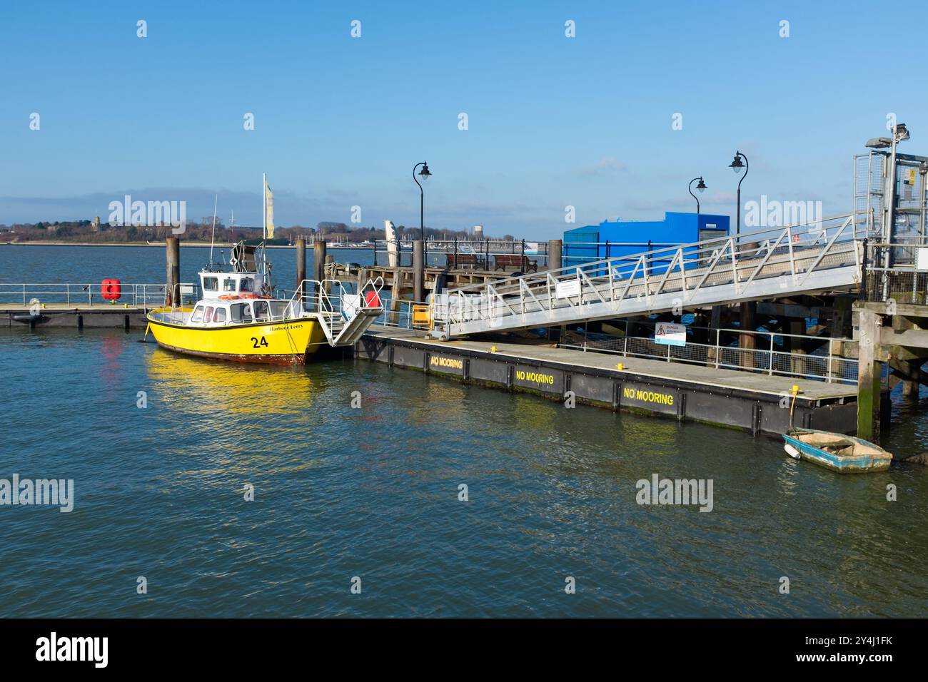 Harwich Harbour Ferry returning to its mooring Stock Photo - Alamy