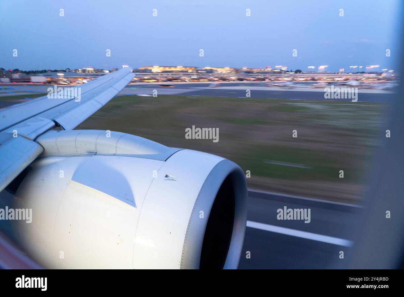 Business jet arriving hi-res stock photography and images - Alamy