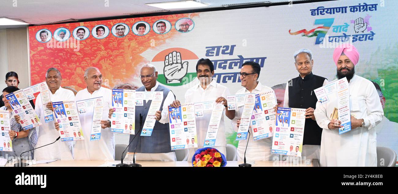 NEW DELHI, INDIA - SEPTEMBER 18: Congress Party national President Mallikarjun Kharge along with Party Sr leaders, Former Chief Minister Haryana Bhupinder Hooda, General Secretary of AICC KC Venugopal, Ajay Makan, Former Chief Minister of Rajasthan Ashok Gehlot, Leader of Opposition, Punjab Legislative Assembly Partap Singh Bajwa, Haryana Congress President Udai Bhan released 7th Guarantees for Haryana for upcmoing election during a Press conference at AICC HQ on September 18, 2024 in New Delhi, India. (Photo by Sonu Mehta/Hindustan Times/Sipa USA) Stock Photo