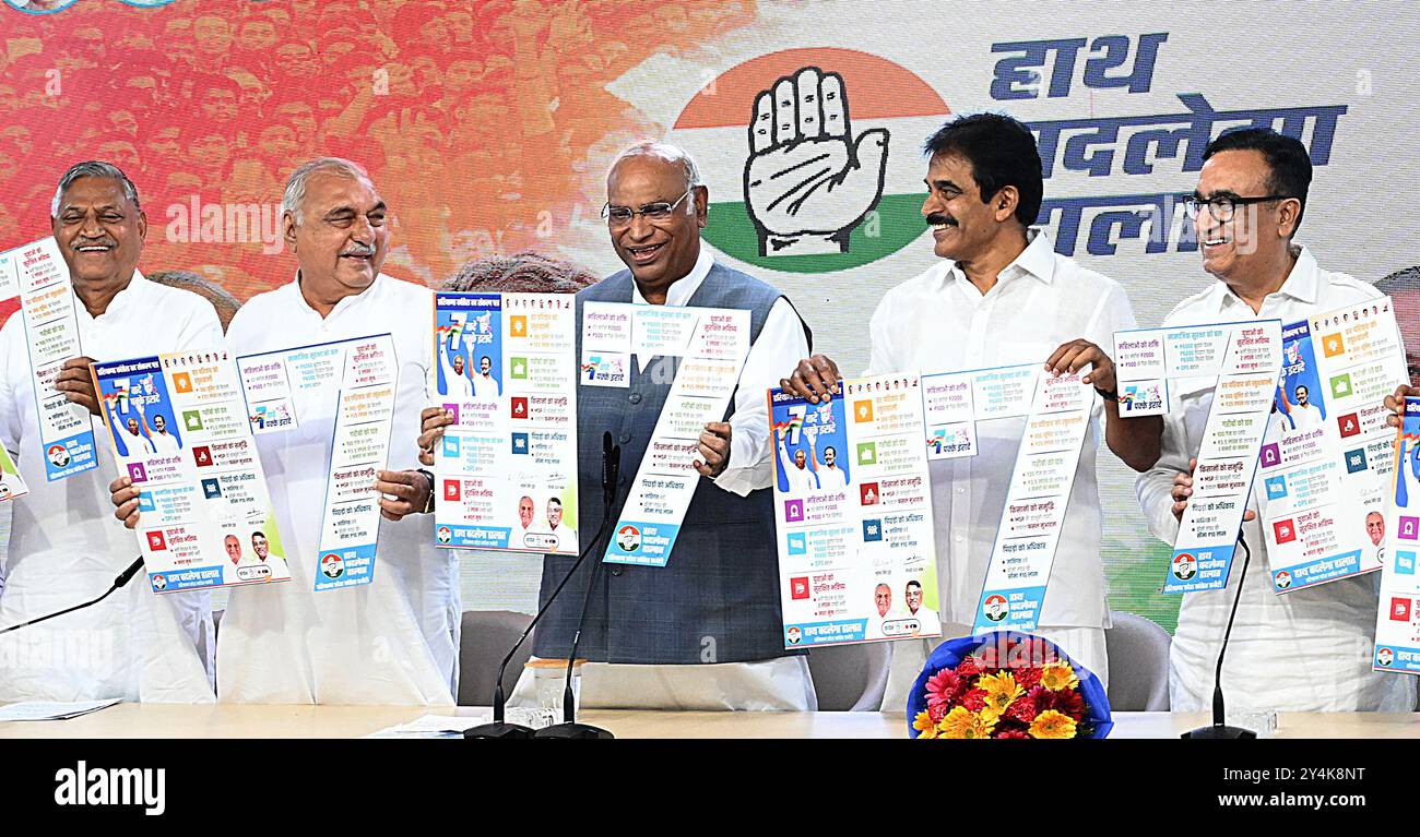 NEW DELHI, INDIA - SEPTEMBER 18: Congress Party national President Mallikarjun Kharge along with Party Sr leaders, Former Chief Minister Haryana Bhupinder Hooda, General Secretary of AICC KC Venugopal, Ajay Makan, Former Chief Minister of Rajasthan Ashok Gehlot, Leader of Opposition, Punjab Legislative Assembly Partap Singh Bajwa, Haryana Congress President Udai Bhan released 7th Guarantees for Haryana for upcmoing election during a Press conference at AICC HQ on September 18, 2024 in New Delhi, India. (Photo by Sonu Mehta/Hindustan Times/Sipa USA) Stock Photo