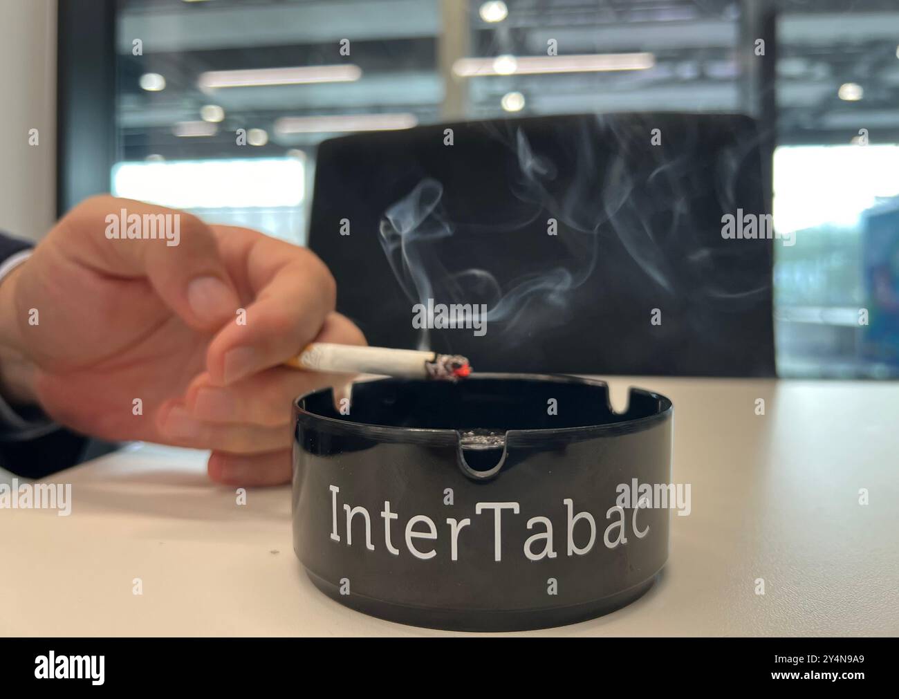 winston xsphere fresh cigarettes Bonjour tous. Un petit post particulirement pour les fumeurs de cigarette menthol ! Comme vous le savez le menthol c'est termin !! Neanmoin ils on fait les camel shift Winston Cigarettes, Red 100's |