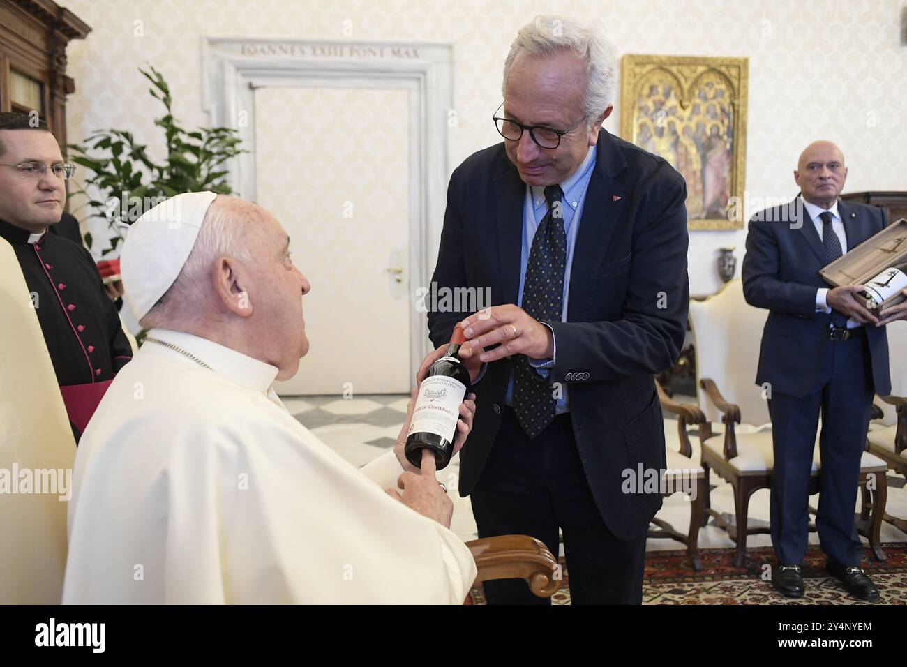 **NO LIBRI** Italy, Rome, Vatican, 2024/9/19 Pope Francis receives in private audience Delegation of the Center for Higher Education Laudato Si' at the Vatican. Photograph by VATICAN MEDIA /Catholic Press Photo Stock Photo