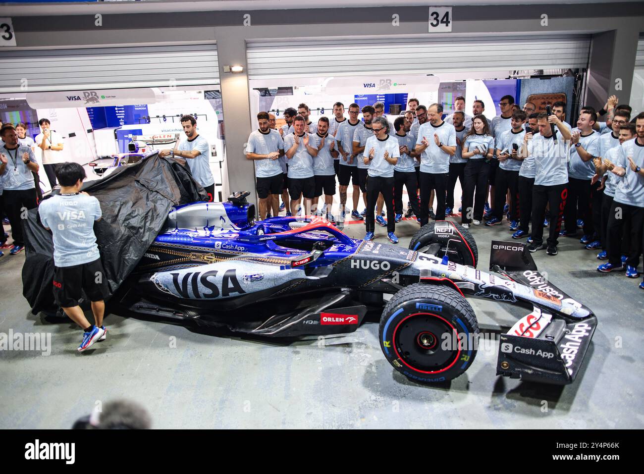 Singapore, Singapour. 19th Sep, 2024. Visa Cash App RB F1 Team special  denim livery TSUNODA Yuki (jap), Visa Cash App RB F1 Team VCARB 01,  portrait RICCIARDO Daniel (aus), Visa Cash App
