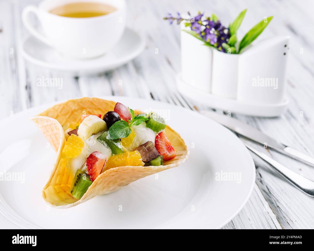 Two bowl vanilla ice cream hi-res stock photography and images - Alamy