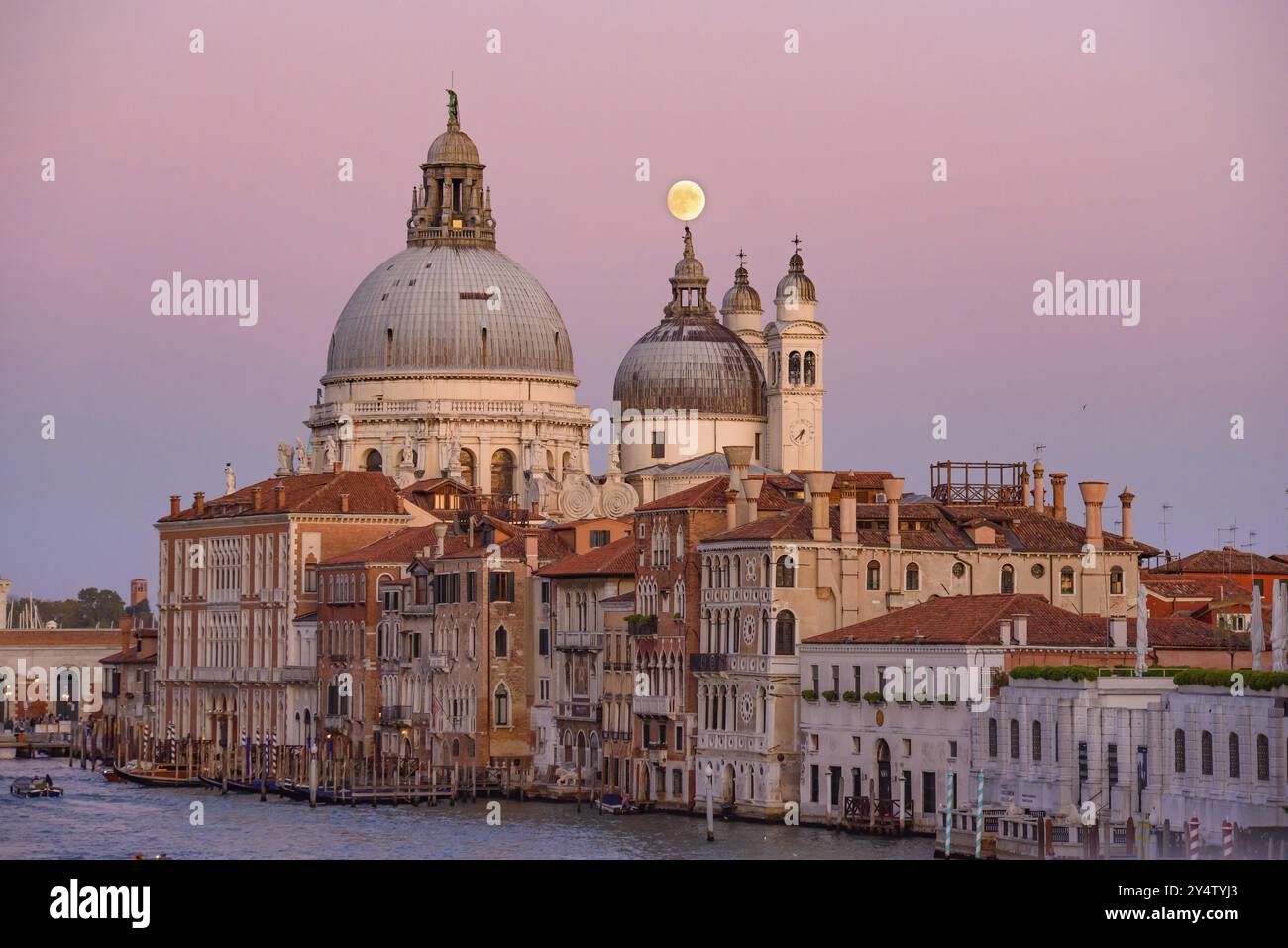 Sunset view of Basilica di Santa Maria della Salute (Saint Mary of ...