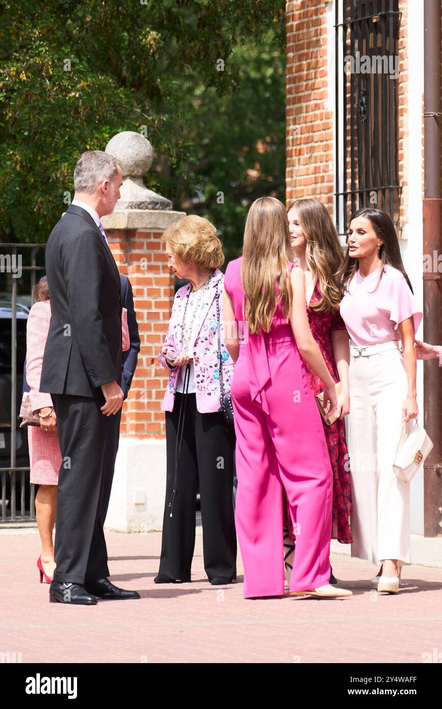 Queen Letizia of Spain, Crown Princess Leonor, Princess Sofia, Paloma(02)