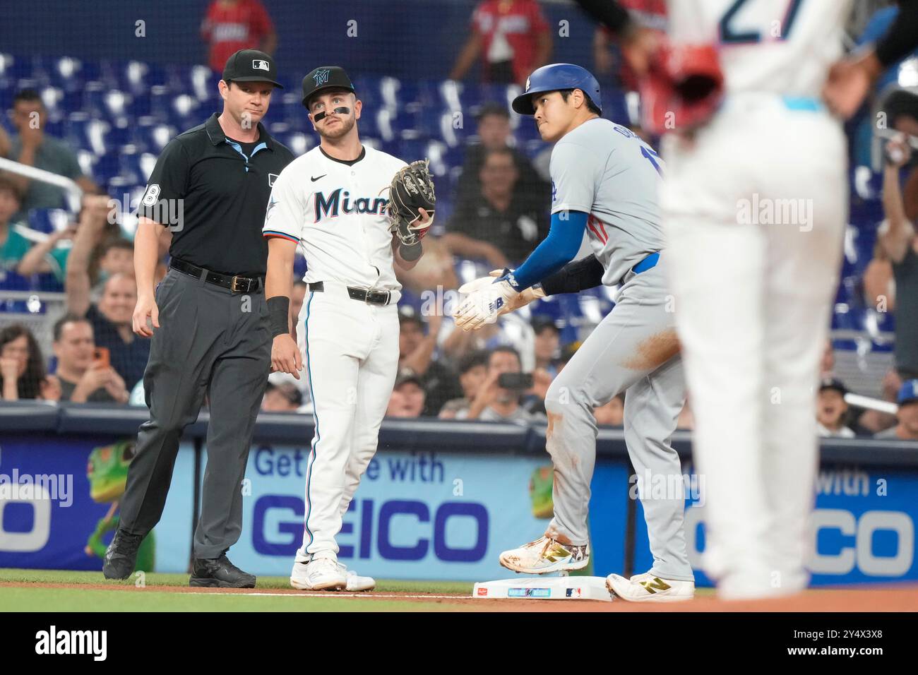 Los Angeles Dodgers' Shohei Ohtani (17) steals third base as Miami ...