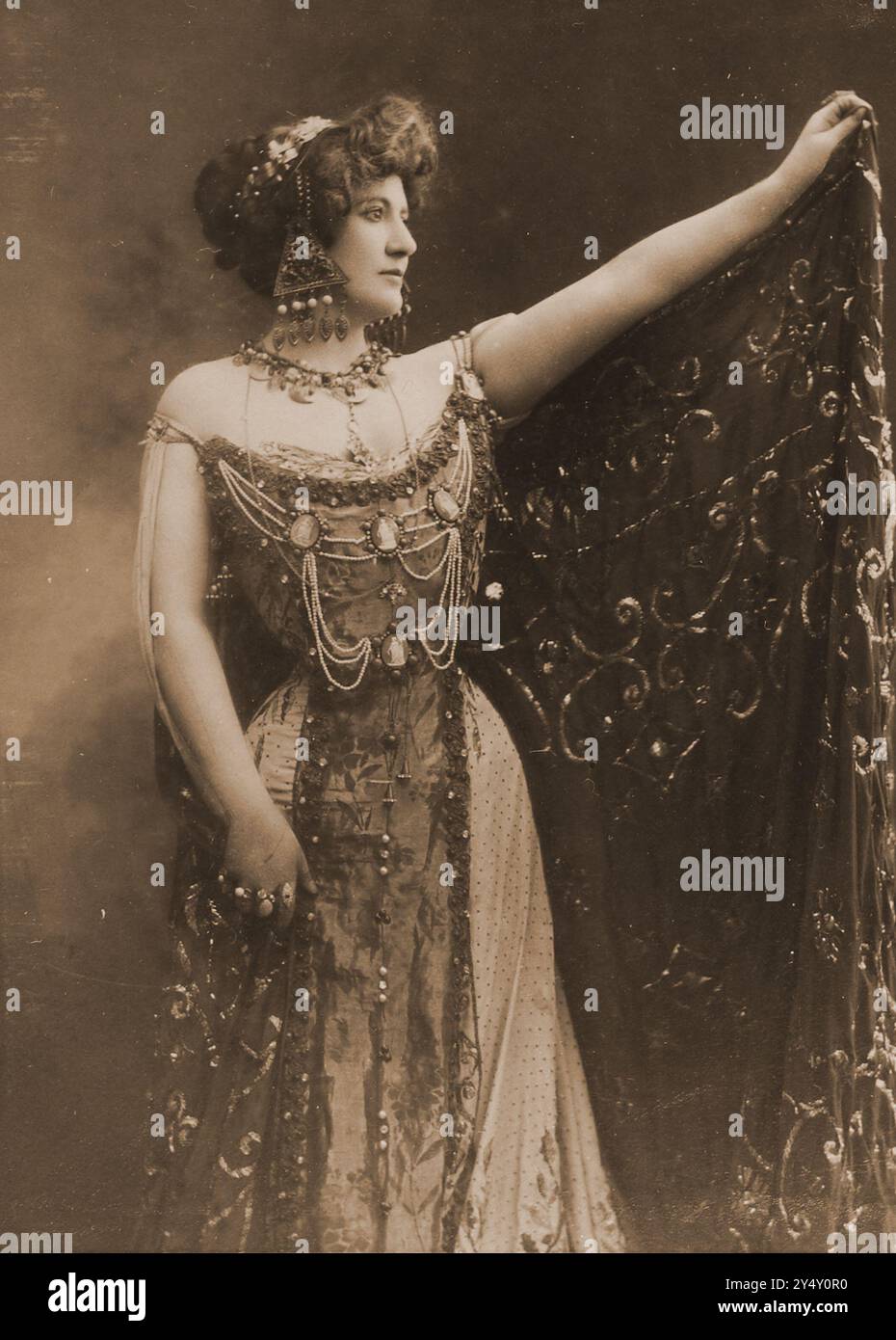 Female opera singer 1800s hi-res stock photography and images - Alamy