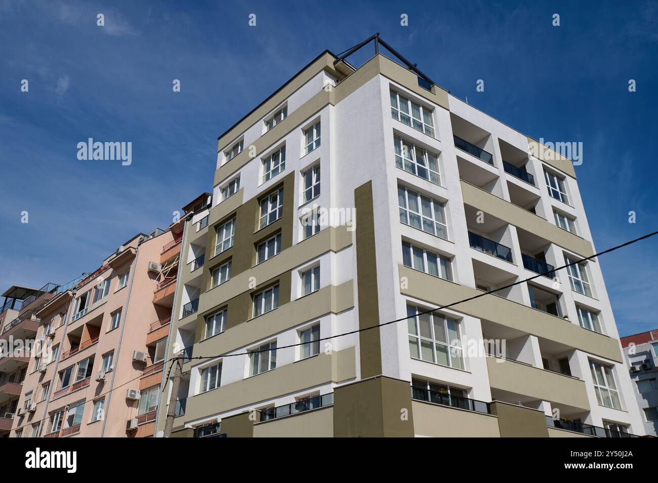 Photo inspiration: Picture Idea: Modern Apartment Building Featuring Contemporary Design In An Urban