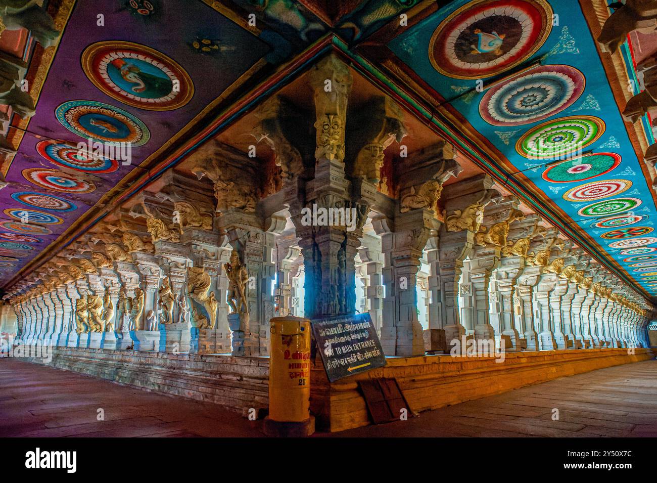 08 22 2009 The magnificent corridors and massive sculptured pillars of ...