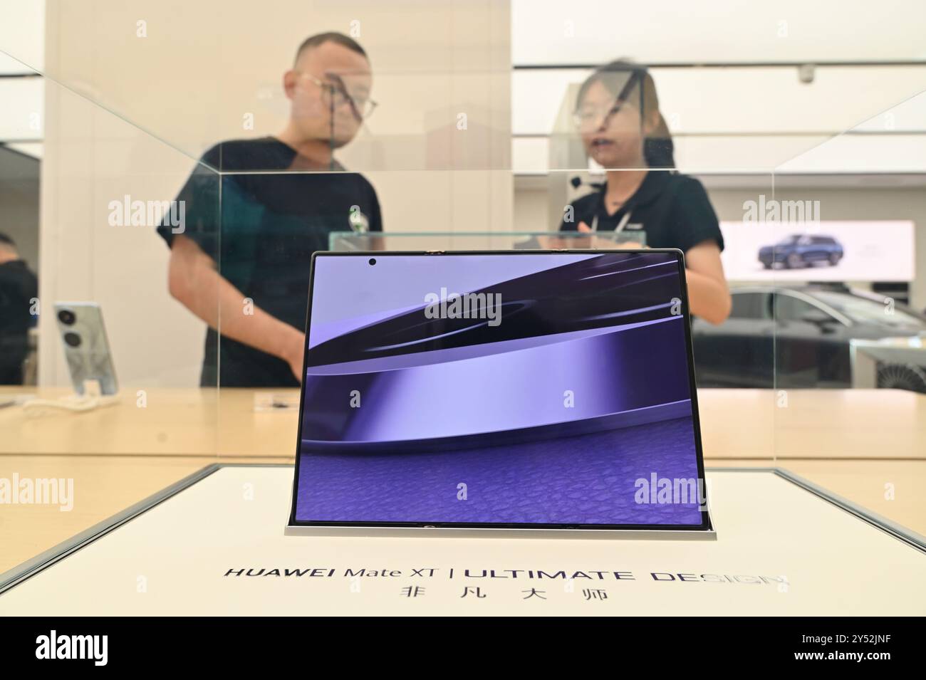Huawei Three Screen Huawei mate xt hi-res stock photography and images - Alamy