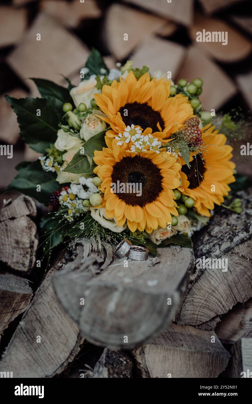Sunflower wedding theme hi res stock photography and images Alamy