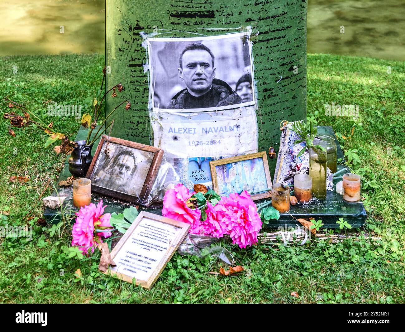 Temporary memorial to Alexei Navalny (1976 - 2024) in the François Sicard garden - Tours, Indre-et-Loire (37), France. Stock Photo