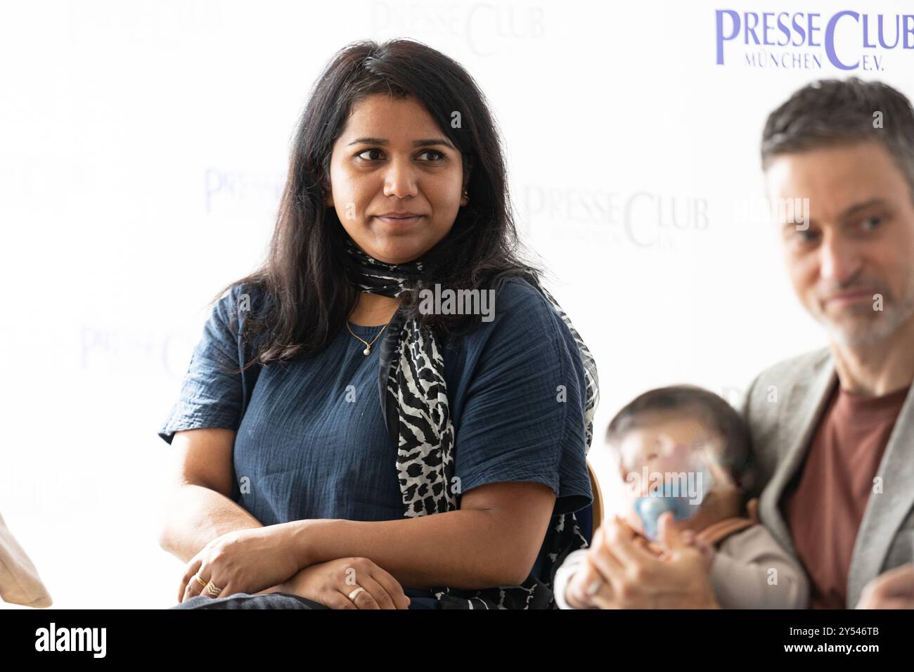 Nur 7 personen hi-res stock photography and images - Alamy