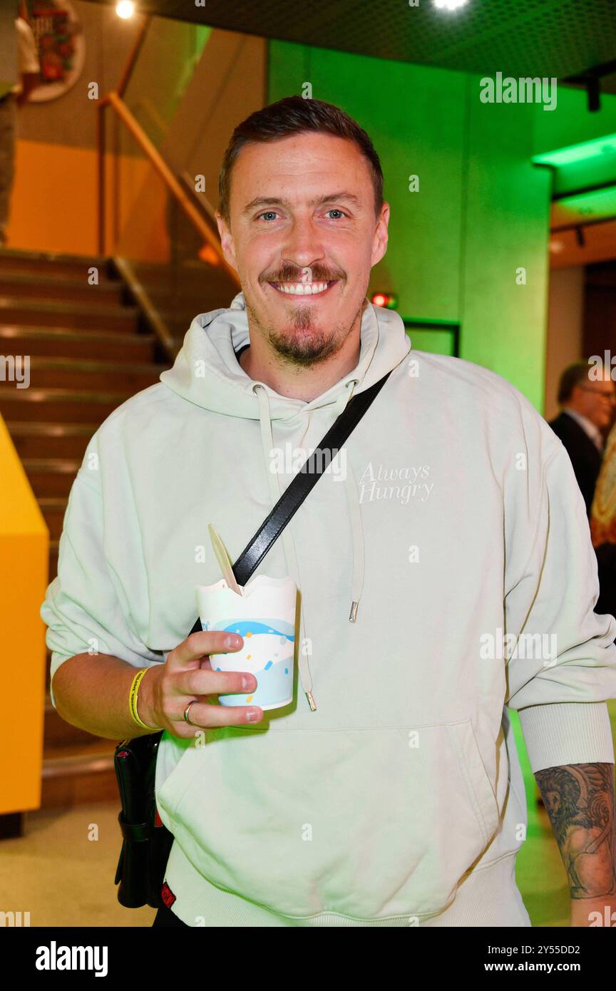Max Kruse beim Grand Opening des McDonalds Restaurants East Side Store