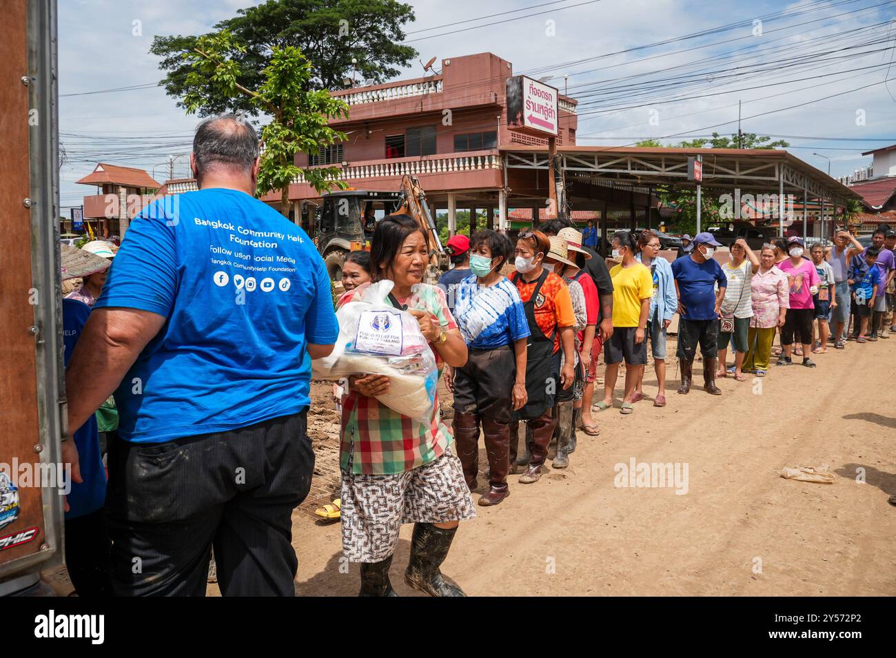 Chiang Rai, Thailand. 18th Sep, 2024. A queue of flood victims are seen ...