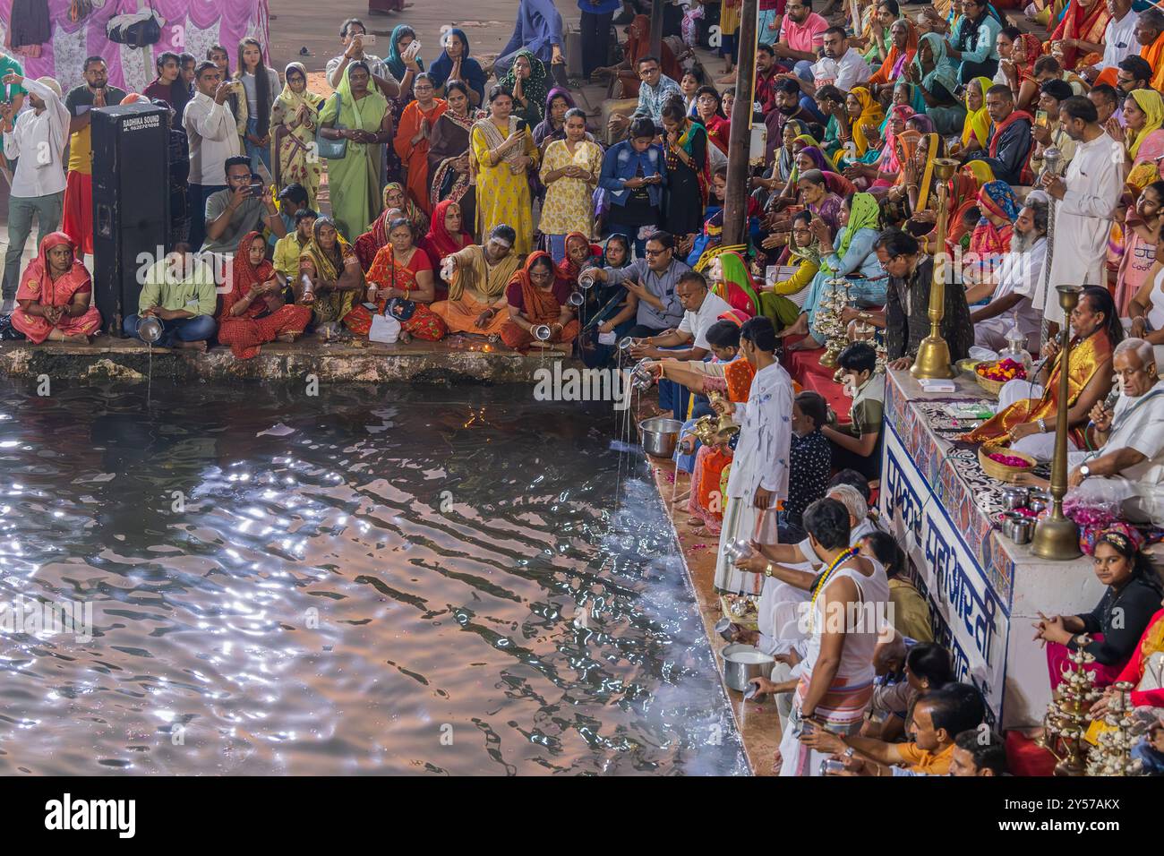 Pushkar, Rajasthan, India. November 7, 2022. Religious Hindu ceremony on the shore of Pushkar Lake. Stock Photo