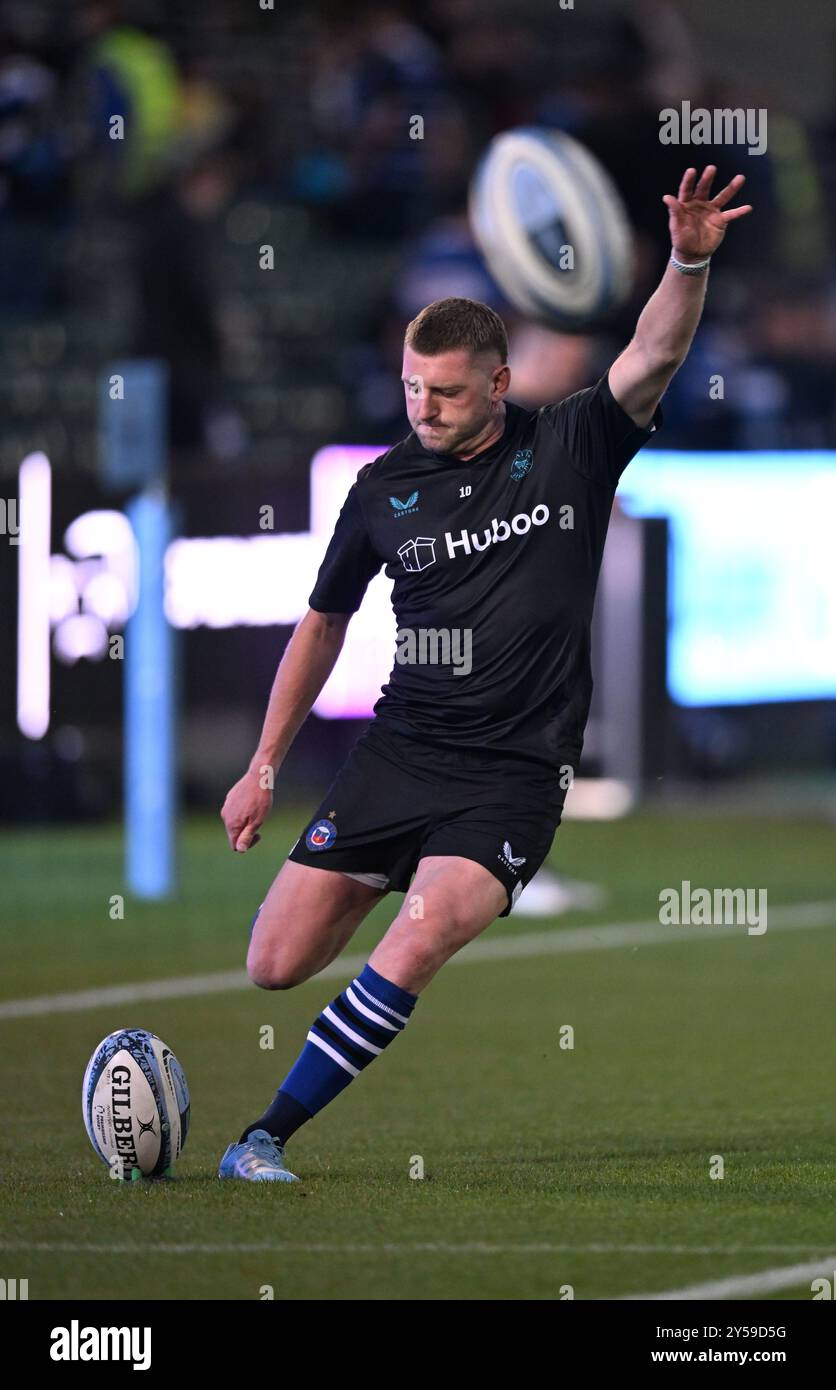 20th September 2024, The Recreation Ground, Bath, Somerset, England; Gallagher Premiership Rugby, Bath versus Northampton Saints; Finn Russell of Bath warms up Stock Photo