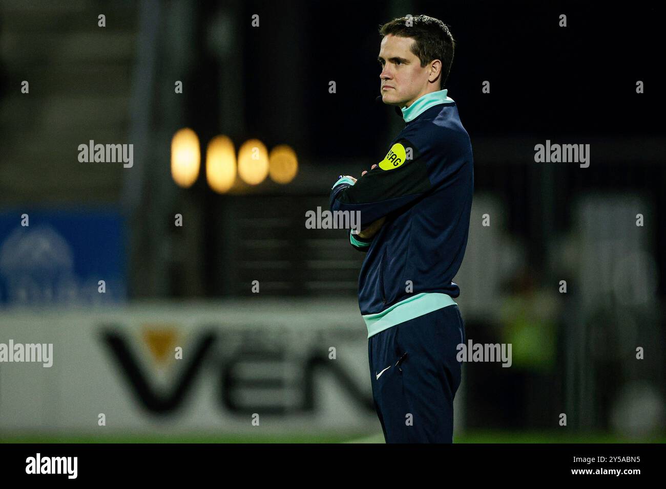 Den Bosch, Netherlands. 20th Sep, 2024. DEN BOSCH, NETHERLANDS - SEPTEMBER 20: fourth official Oscar van Hoof looks up during the Dutch Keuken Kampioen Divisie match between FC Den Bosch and FC Emmen at Stadion De Vliert on September 20, 2024 in Den Bosch, Netherlands. (Photo by Broer van den Boom/Orange Pictures) Credit: dpa/Alamy Live News Stock Photo