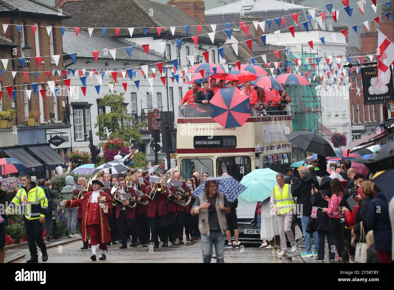 Henley-on-Thames, UK. 21st Sep, 2024. Henley residents welcomed the Olympic rowing medallists. The rowers celebrated with a row past setting off from Leander Club and an open double decker bus parade through the streets of the town. Credit: Uwe Deffner/Alamy Live News Stock Photo